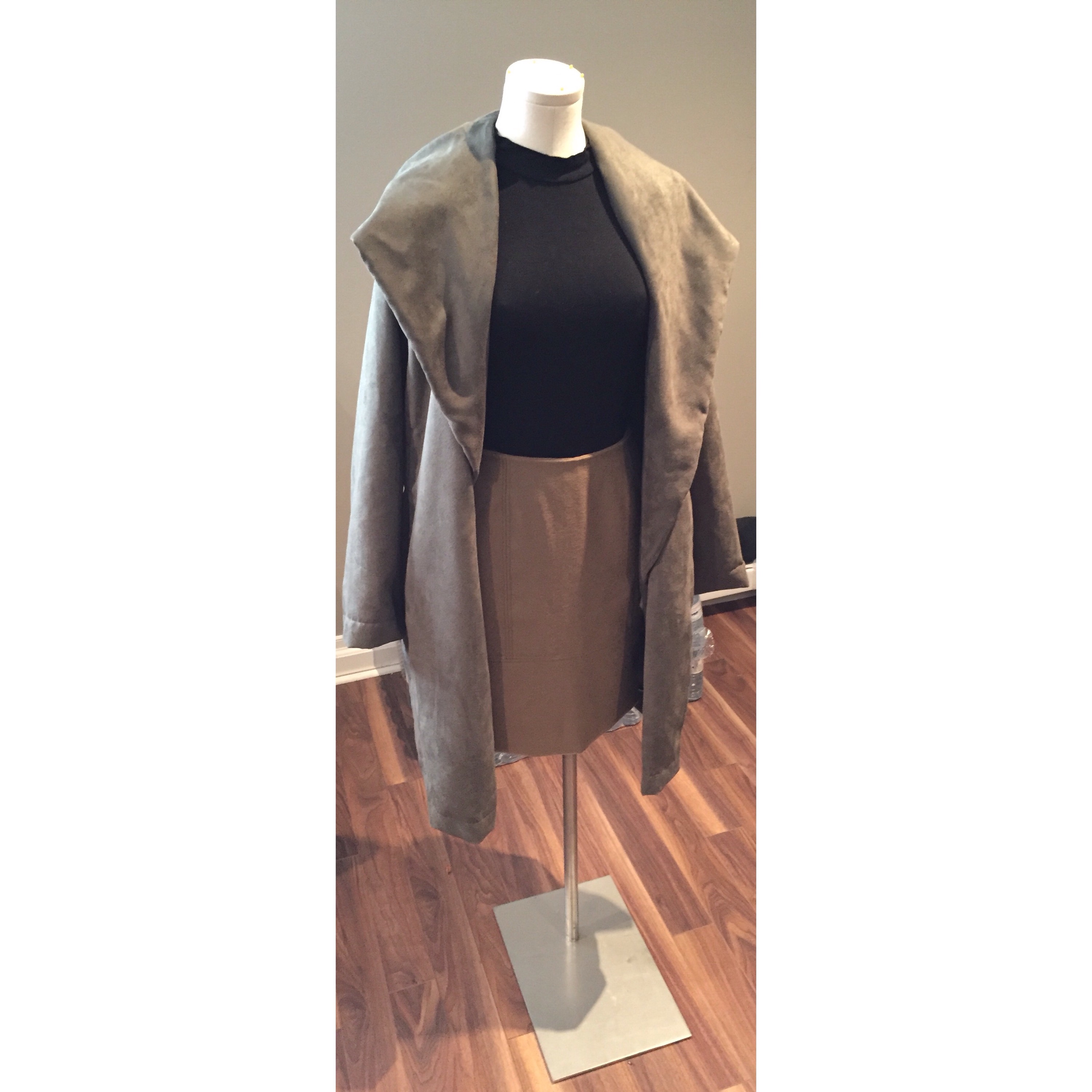 outfit-fall-winter-turtle-neck-suede-tan-skirt